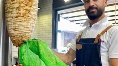 يقول صاحب المطعم 